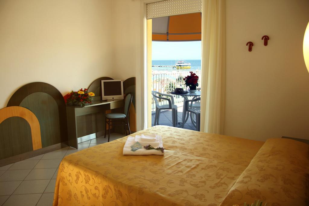 Hotel Excelsior Bellaria-Igea Marina Zimmer foto